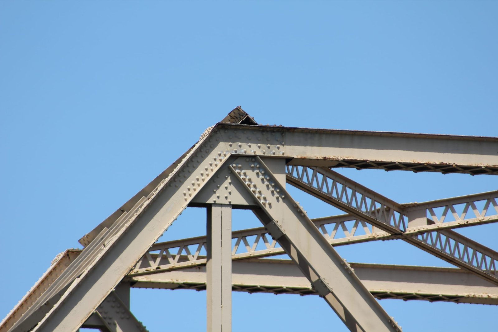 Upper angle connection